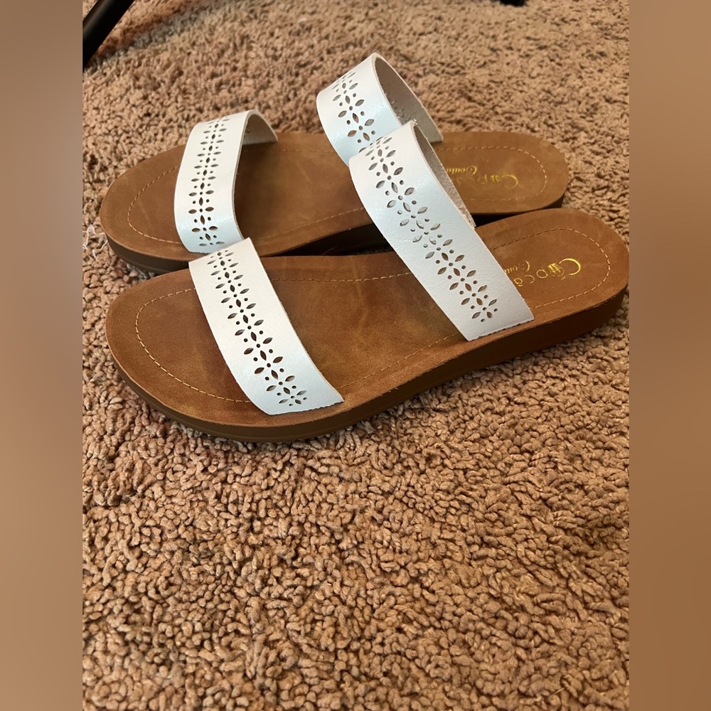 EUC - Cupcake Couture slip on sandals white size 3 - worn twice - Picture 4 of 5